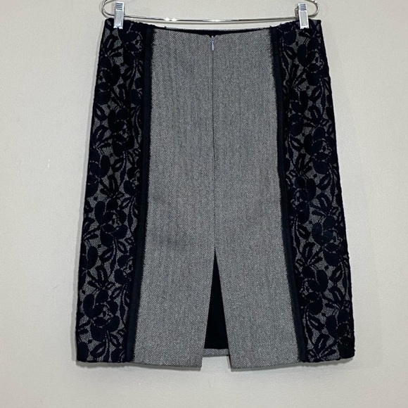 WHITE HOUSE BLACK MARKET || Gray Herringbone Lace Trim Wool Blend Skirt Sz 10 - Picture 2 of 5